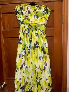 💚NWT Gorgeous Two-Piece Strapless Spring Floral Set in Lime Green💚